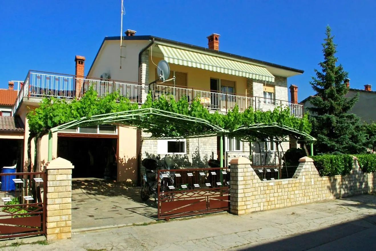 Valdebek Apartments With A Parking Space Pula - 7321 0*,  קרואטיה