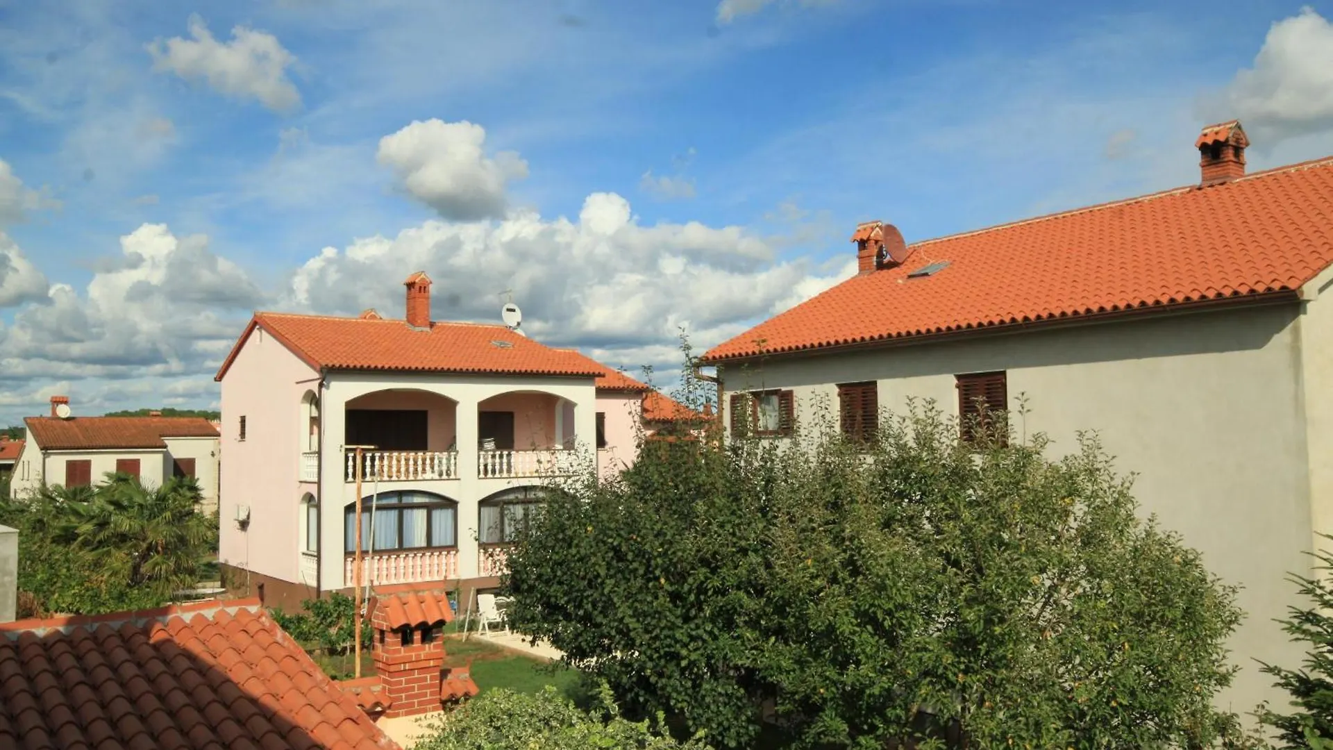 Valdebek Apartments With A Parking Space Pula - 7321 0*,  קרואטיה