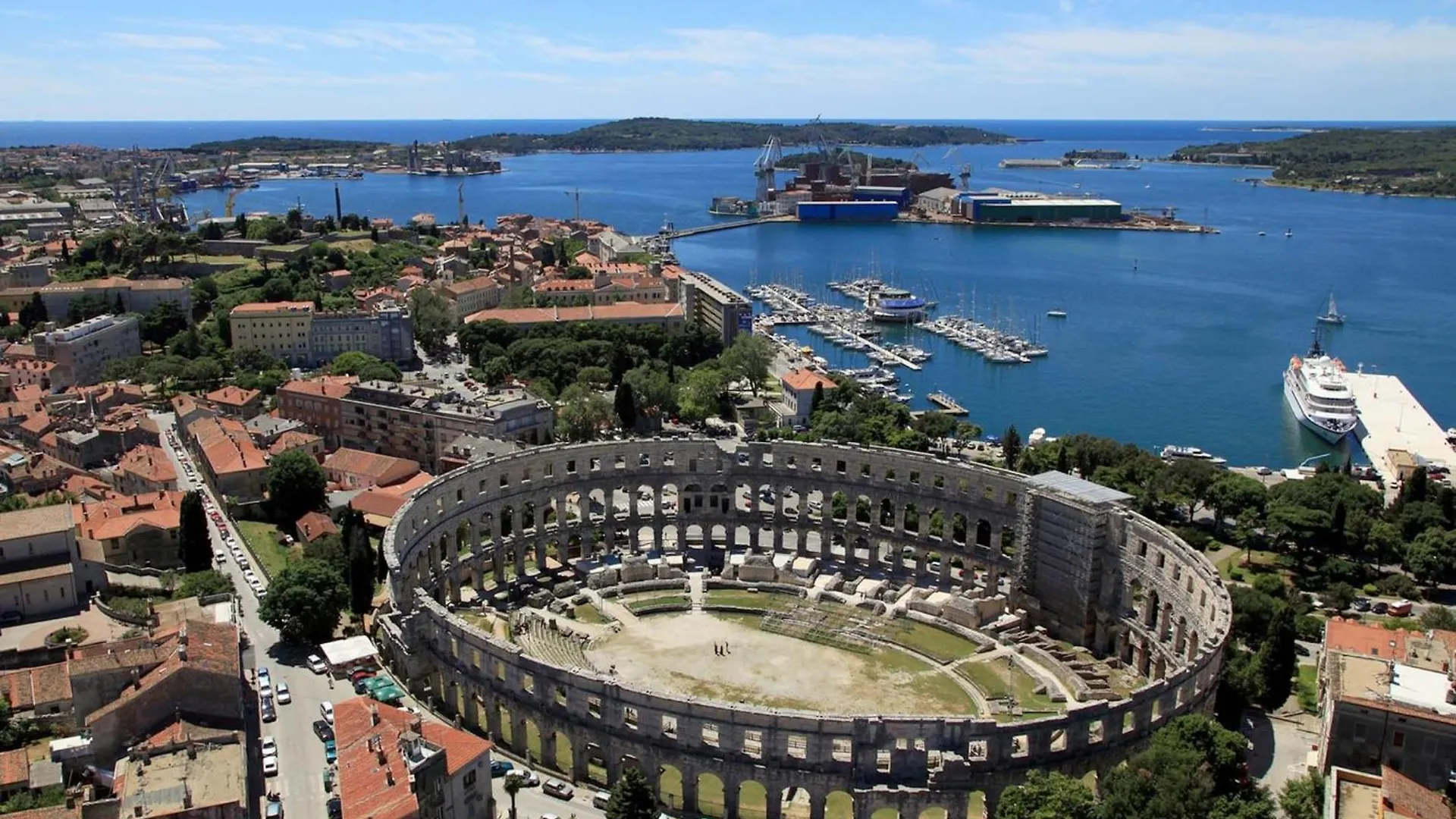 Valdebek Apartments With A Parking Space Pula - 7321