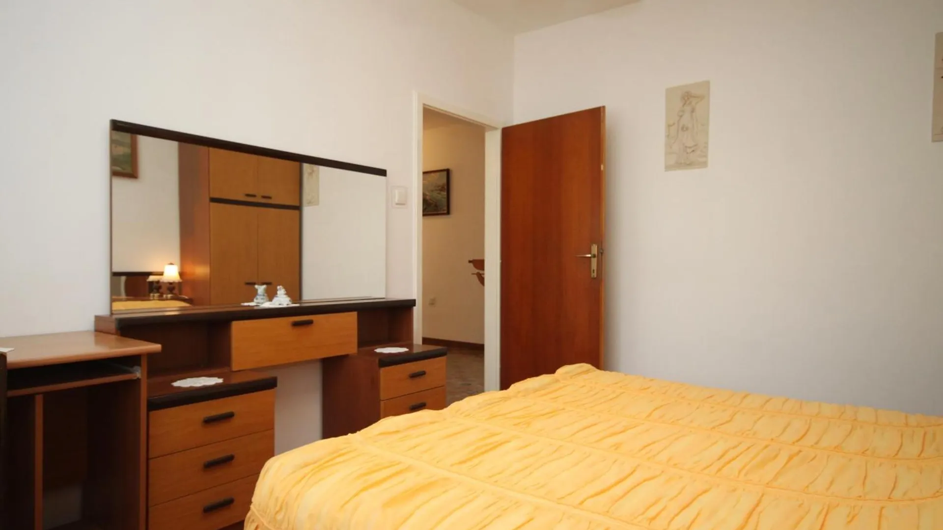Valdebek Apartments With A Parking Space Pula - 7321
